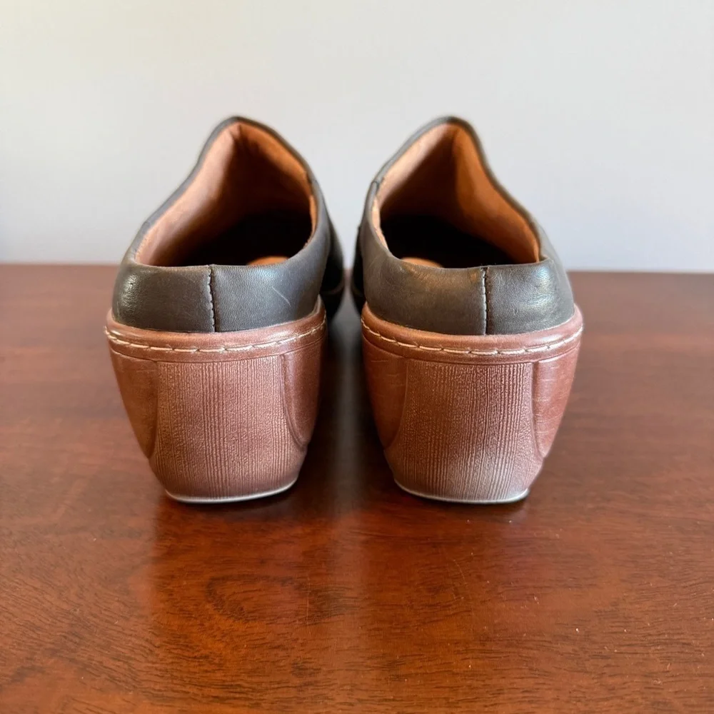 SoftWalk Clogs Women’s Size 9N – Grey